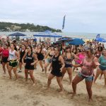 Aulão de FitDance agita moradores e turistas na Praia Central