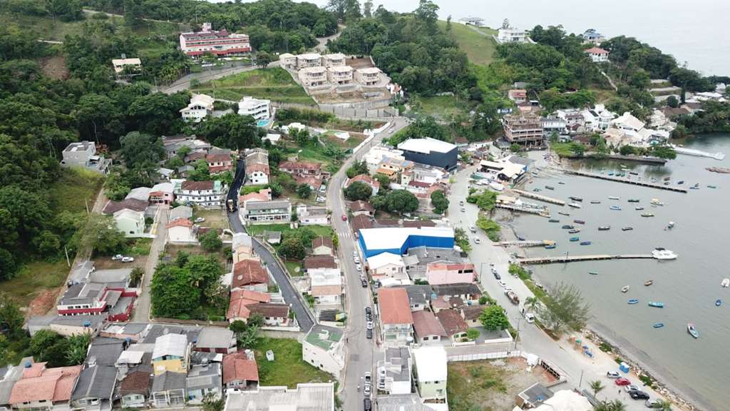 Canto da Praia recebe pavimentação asfáltica