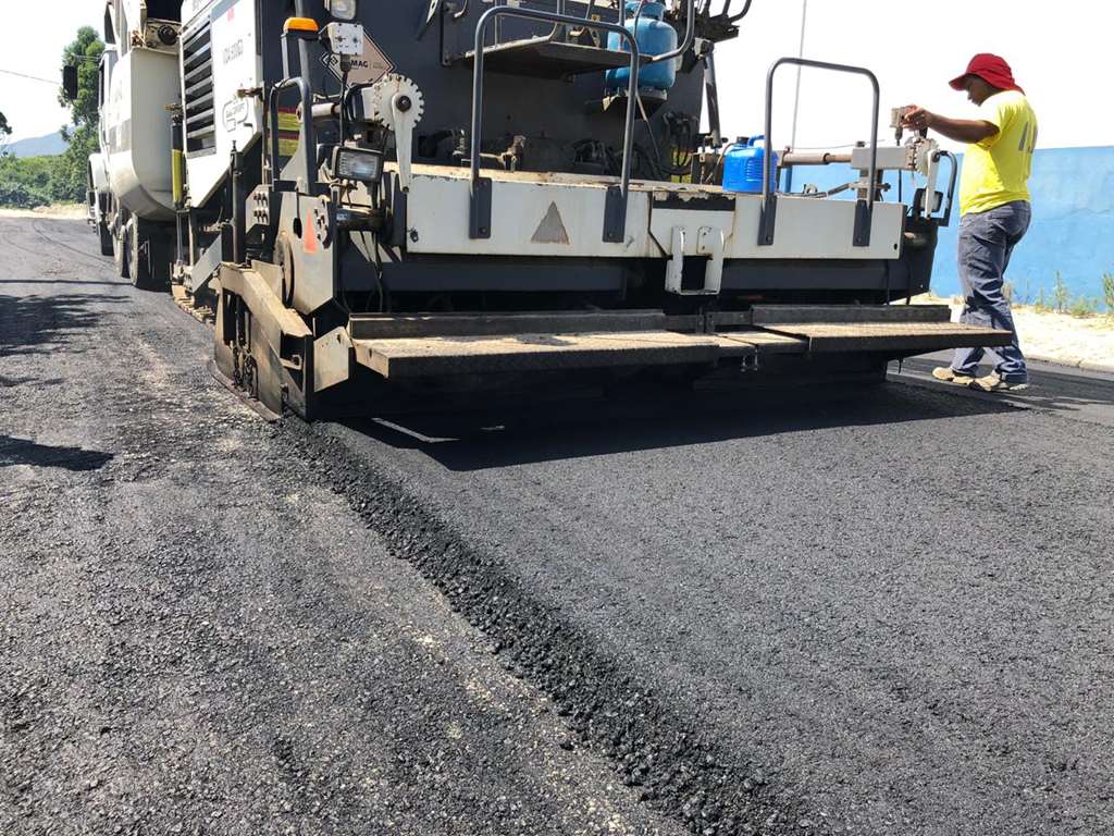 Inicia a pavimentação asfáltica no Bairro Jardim Praiamar