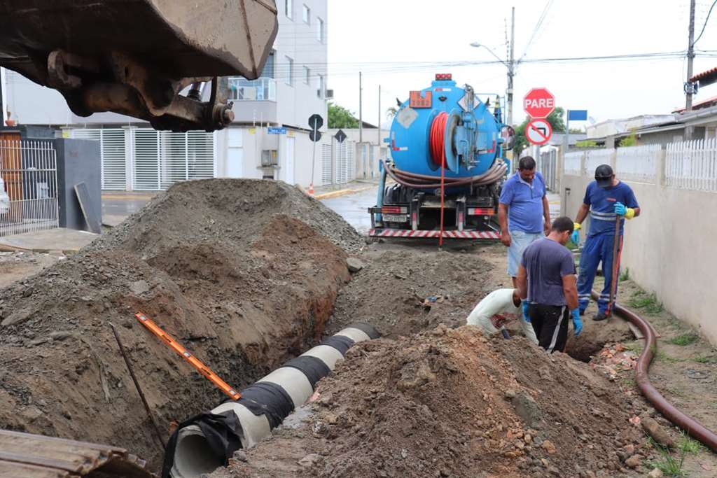 Obras realiza manutenção de drenagem pluvial no Bairro Morretes