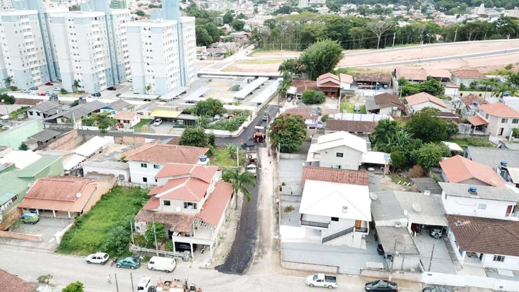 Ruas são contempladas com pavimentação asfáltica no Bairro Casa Branca