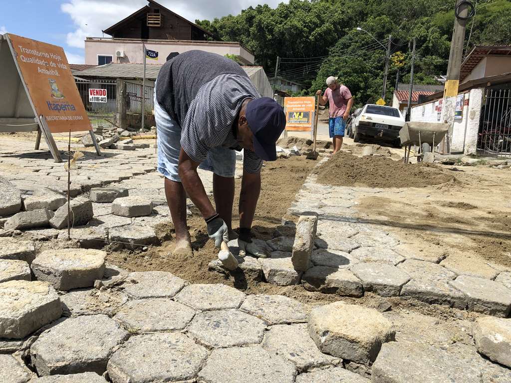Bairro Várzea recebe manutenções das lajotas
