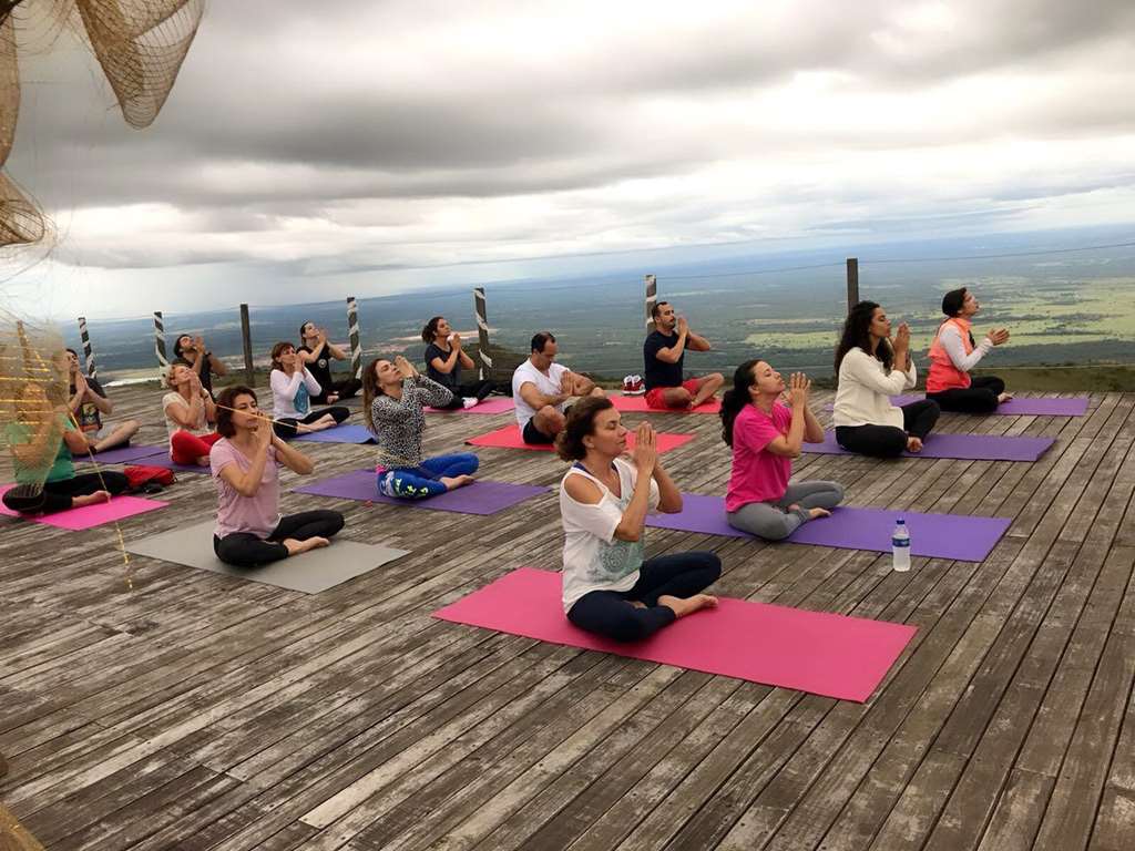 BOMBINHAS - Mariscal recebe atividade de Yoga e Limpeza de Praia - Foto: Luccas Vallent