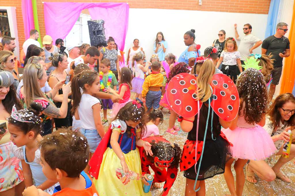 Carnaval Infantil reúne muitas famílias em Itapema