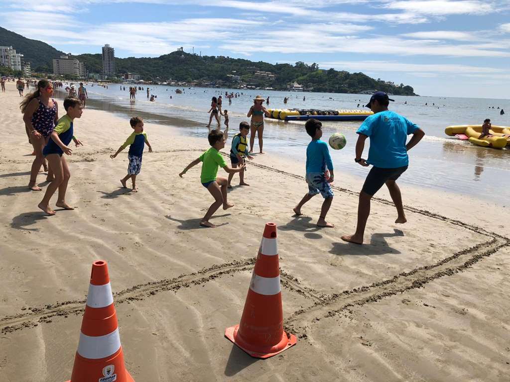 Cultura e esporte movimentam as praias no projeto Verão Itapema 2020