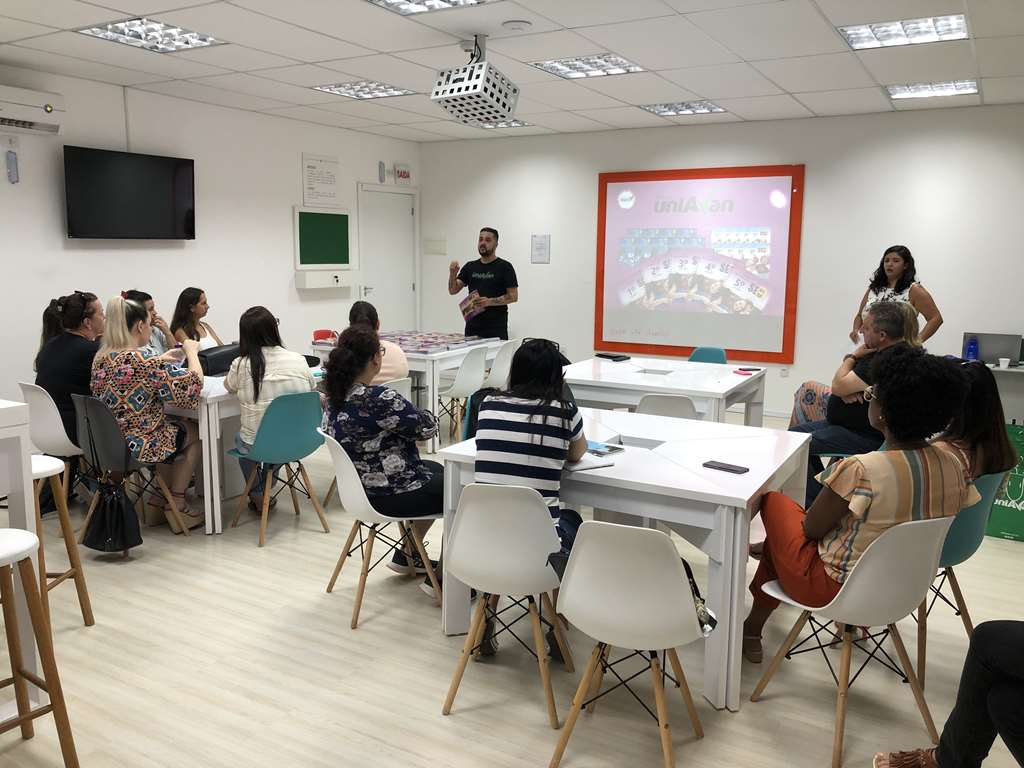 Educação realiza formação para professores de inglês do Anos Iniciais