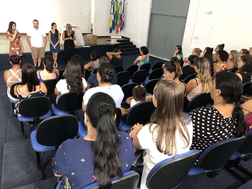 Merendeiras da Rede Municipal de Educação recebem capacitação