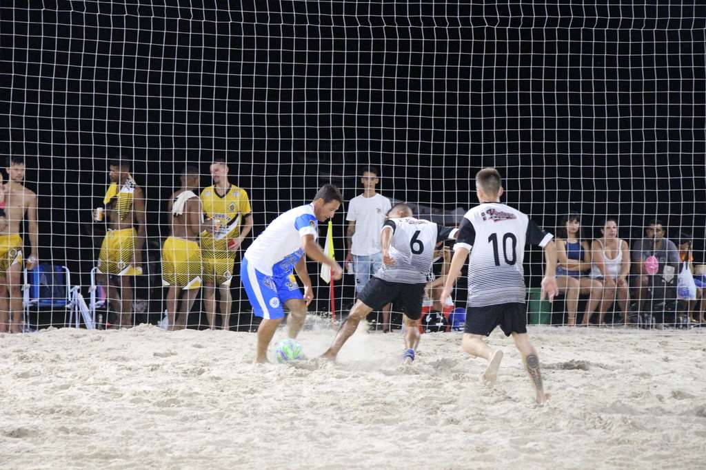 PORTO BELO - Estrela Azul sai na frente na primeira fase do Campeonato de Praia em Porto Belo