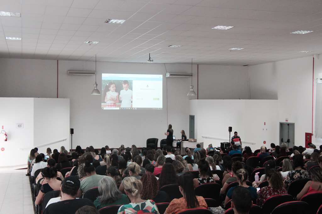 PORTO BELO - Porto Belo realiza capacitação para Implantação de Sistema Educacional