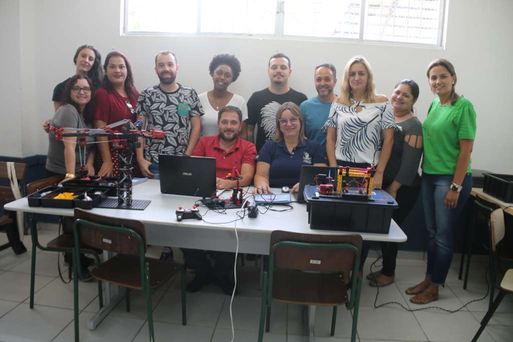 Professores participam de formação do projeto de robótica