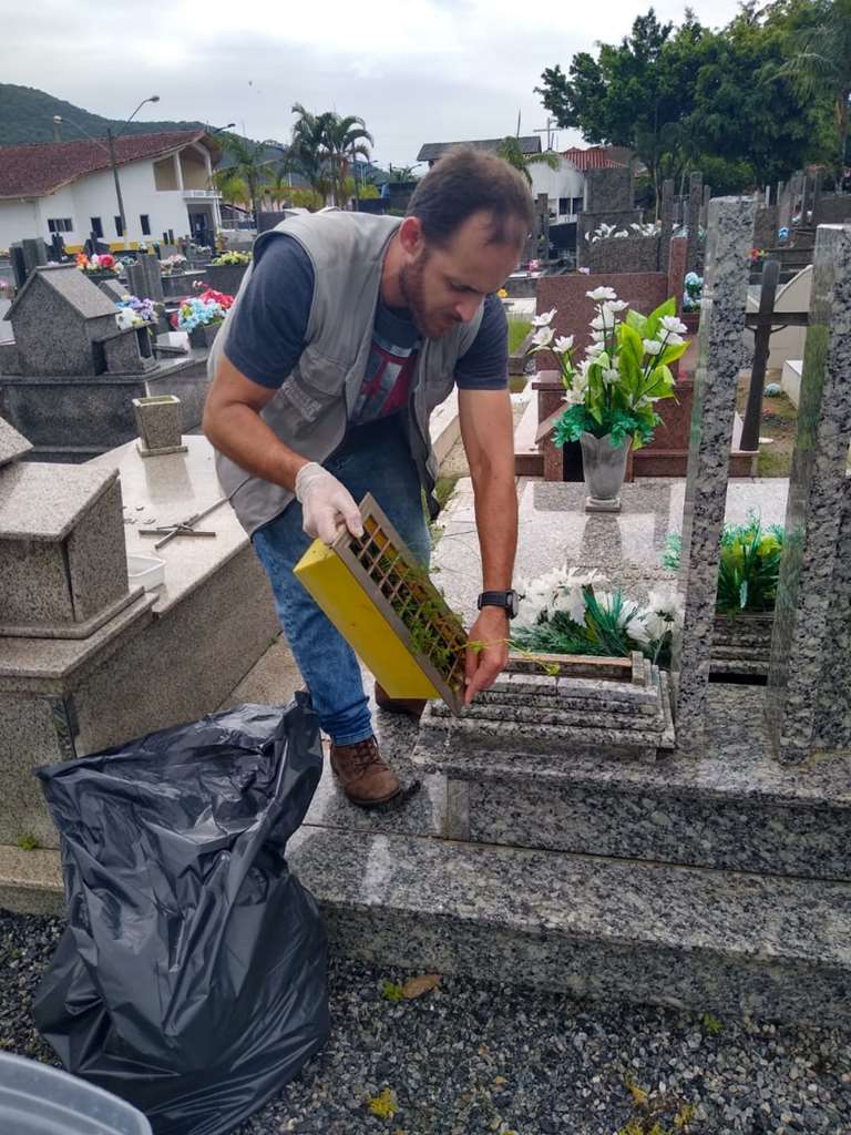Saúde reforça ações de prevenção contra a dengue no cemitério