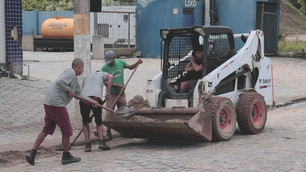 Secretaria de Obras inicia mutirão no Bairro Ilhota
