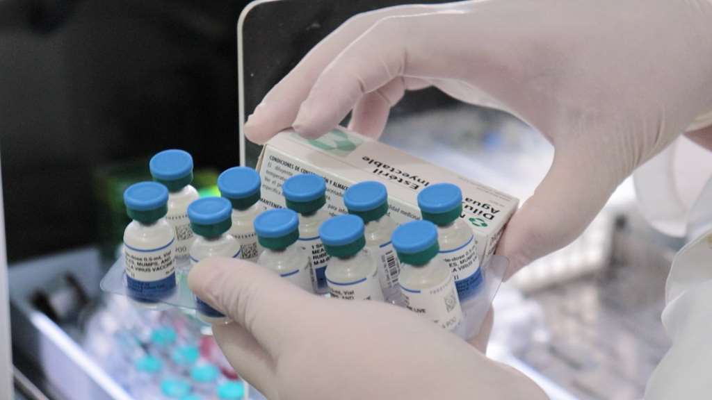 Vacinação contra o sarampo e febre amarela segue disponível nas UBS