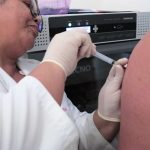 Vacinação contra o sarampo e febre amarela segue disponível nas UBS