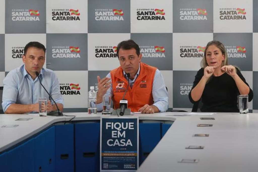 Em transmissão ao vivo, Moisés disse que crise ainda não chegou ao Brasil(Foto: Governo de SC/Divulgação)