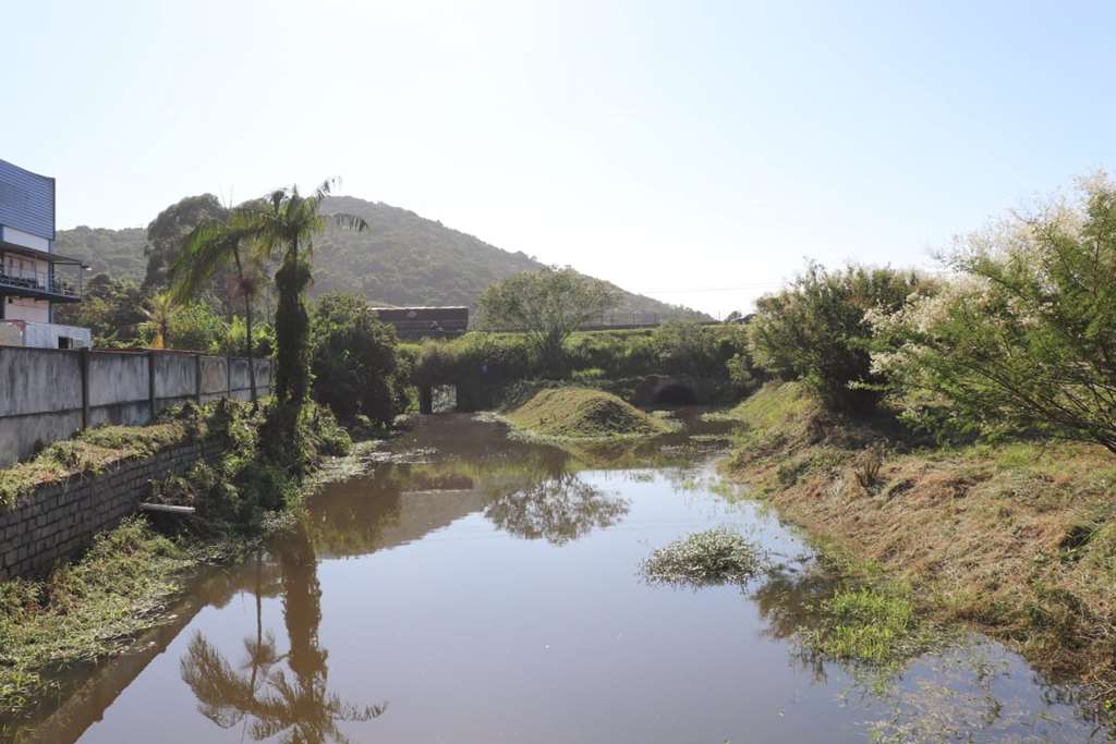 Defesa Civil e Obras seguem ações de limpeza e desassoreamento dos rios