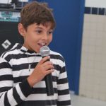 Estudante da Escola Maria Linhares de Souza ganha mini moto sorteada no Enduro FIM