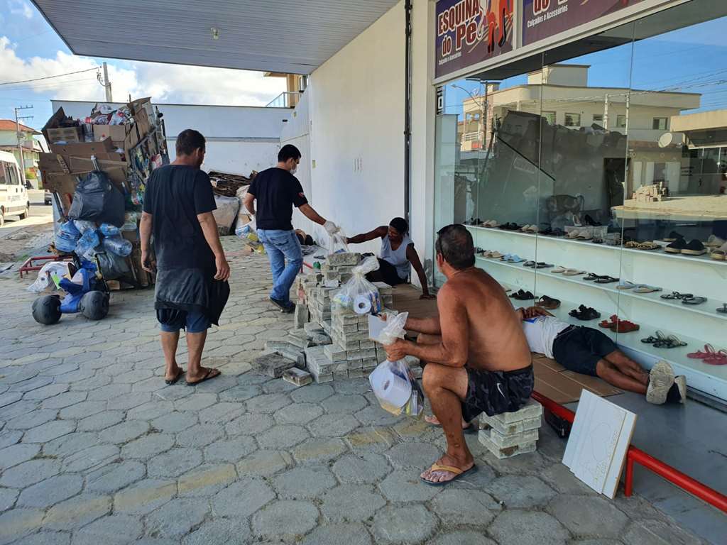 PORTO BELO - Porto Belo entrega kit de higiene pessoal às pessoas em situação de rua