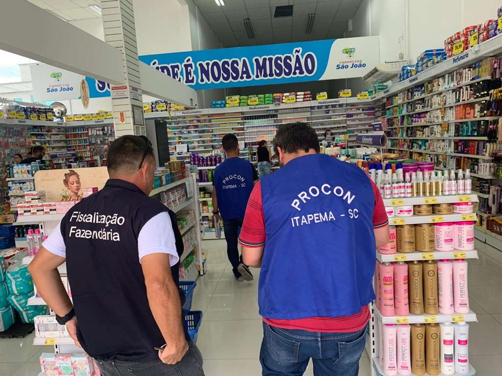 Procon de Itapema orienta comerciantes e clientes