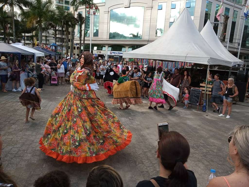 Projeto Som&Sol reúne muitas famílias na Praça da Paz