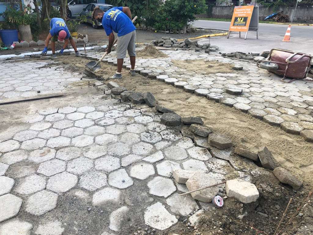 Bairro Morretes segue recebendo manutenção das lajotas