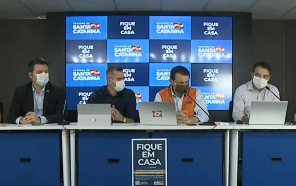 Coletiva de imprensa na tarde deste sábado (11).(Foto: YouTube, Reprodução)