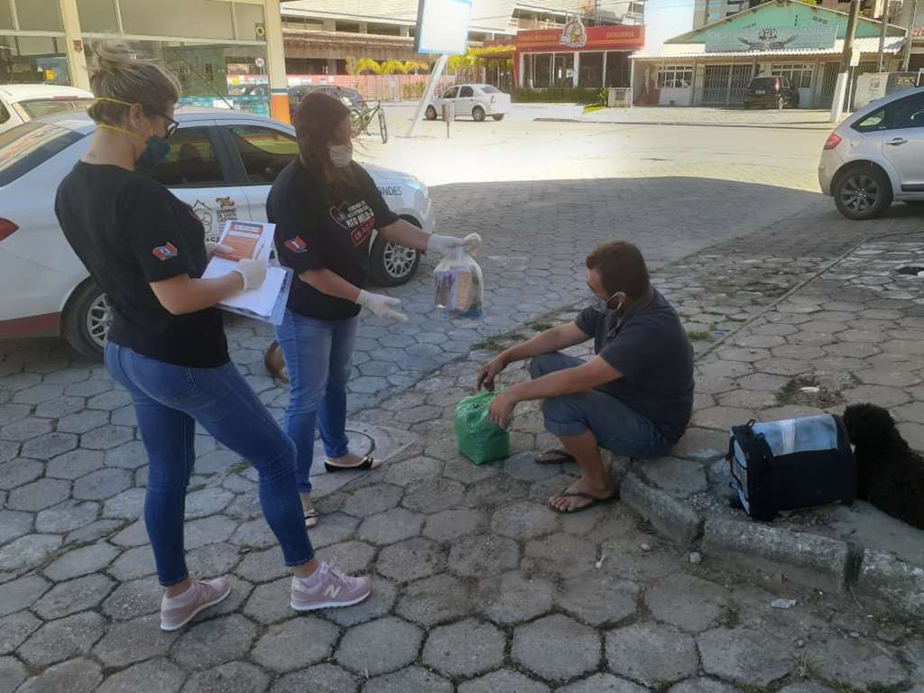 PORTO BELO - Porto Belo volta a entregar Kits de higiene à pessoas em situação de rua