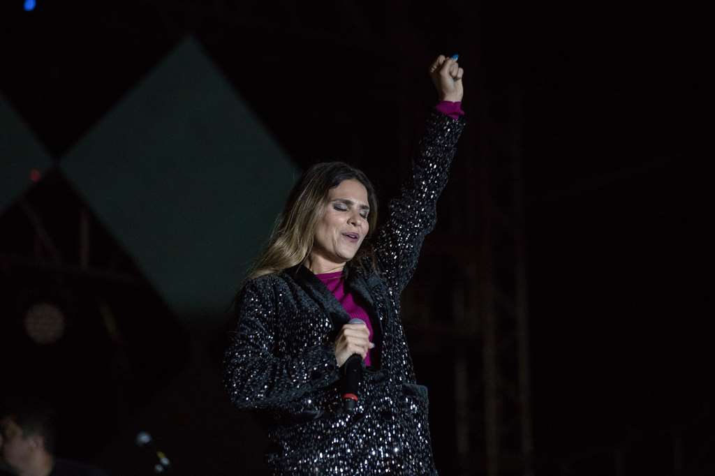 Aline Barros faz transmissão nesta terça-feira (12); na foto cantora gospel durante apresentação na Festa do Peão de Barretos 2019 — Foto: Ricardo Nasi/G1