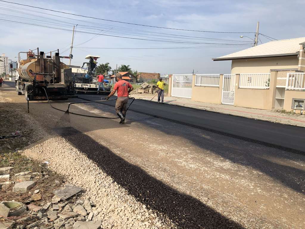 Bairros Morretes segue com pavimentação asfáltica