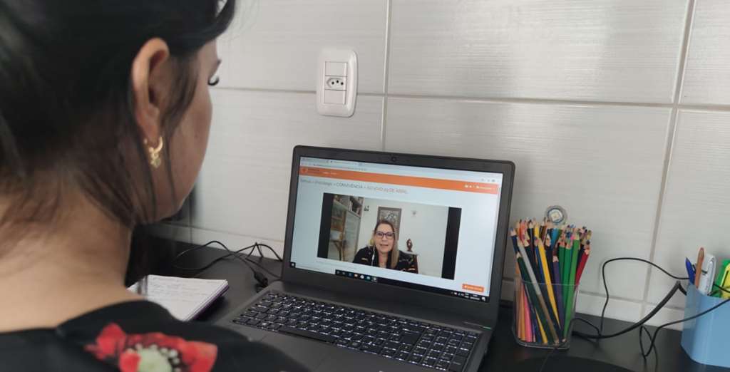 Educação promove formação on-line para professores