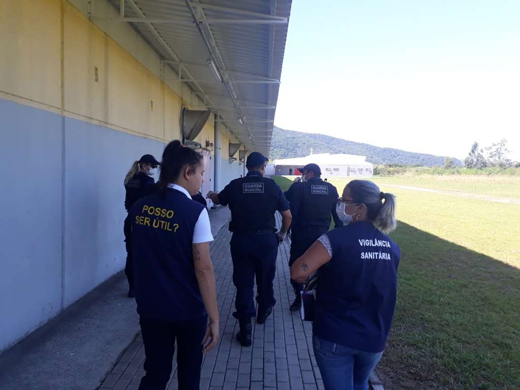 PORTO BELO - Vigilância Sanitária orienta comerciantes em Porto Belo