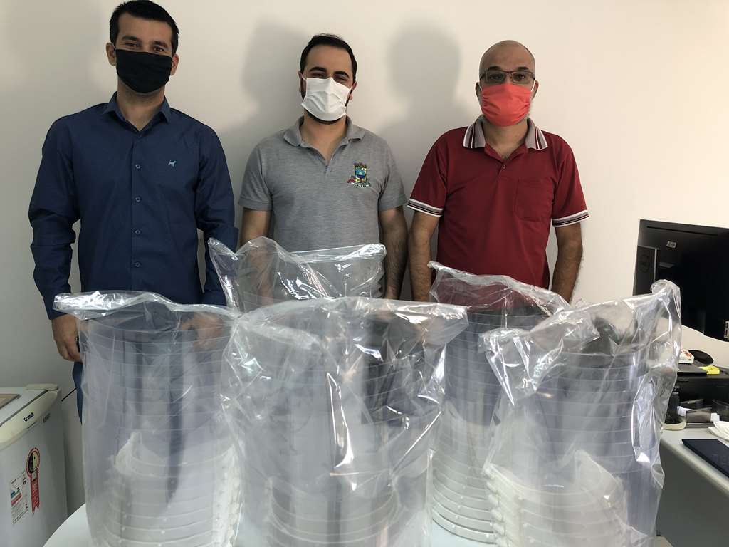 Secretaria de Saúde recebe doação de máscaras e protetores faciais