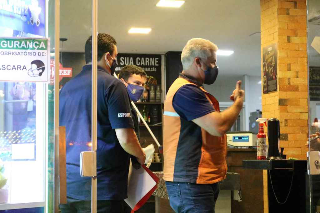 Força-tarefa intensifica orientação dos bares, restaurantes e similares em Itapema