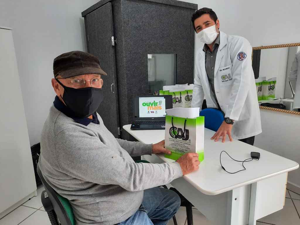 PORTO BELO - Porto Belo entrega novos aparelhos auditivos através do Programa Ouvir Mais