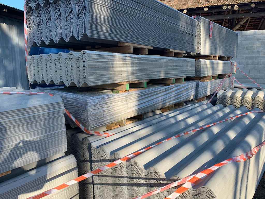 Defesa Civil entrega telhas a moradores afetados pelo ciclone