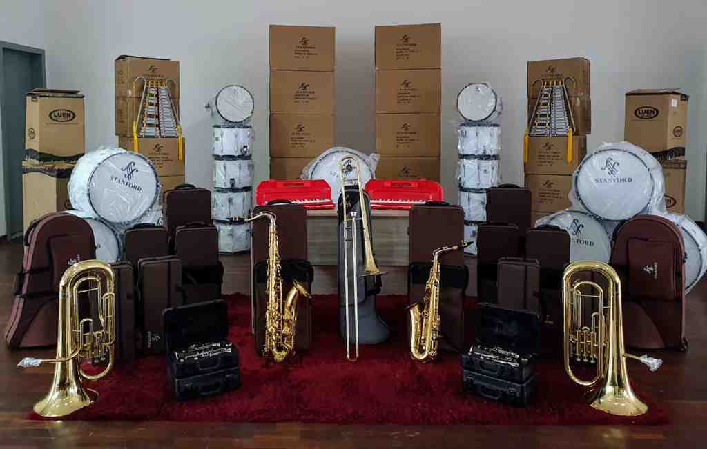 PORTO BELO - Porto Belo recebe instrumentos musicais para a criação de uma orquestra