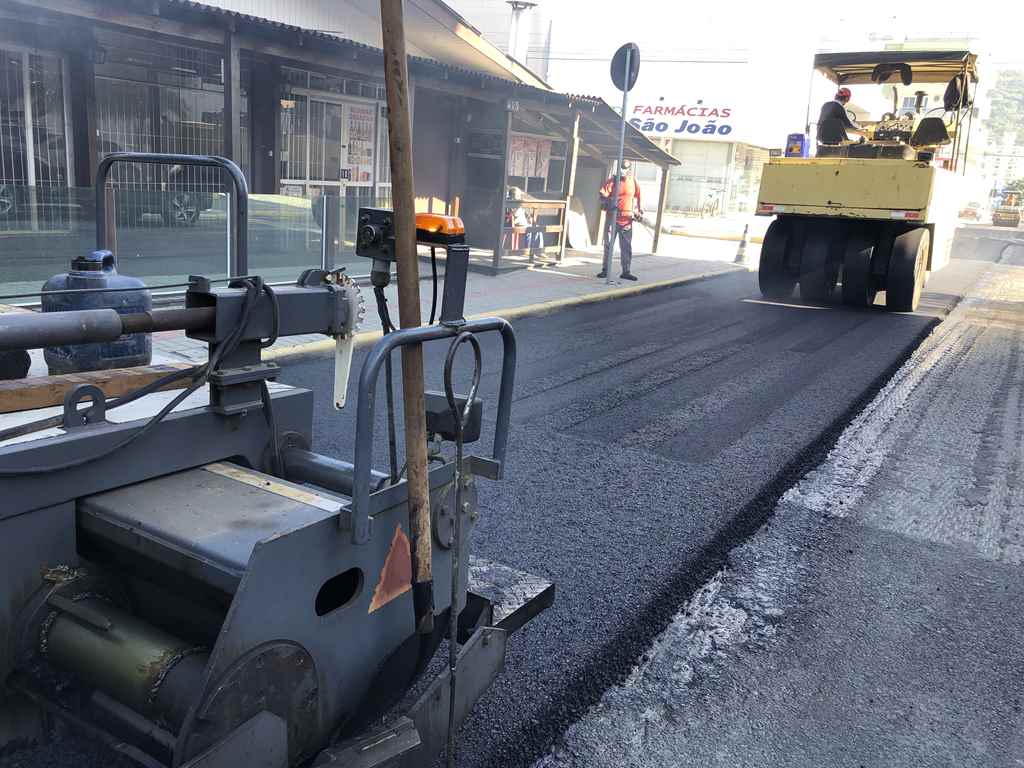 Mais uma rua ganha revitalização da pavimentação asfáltica