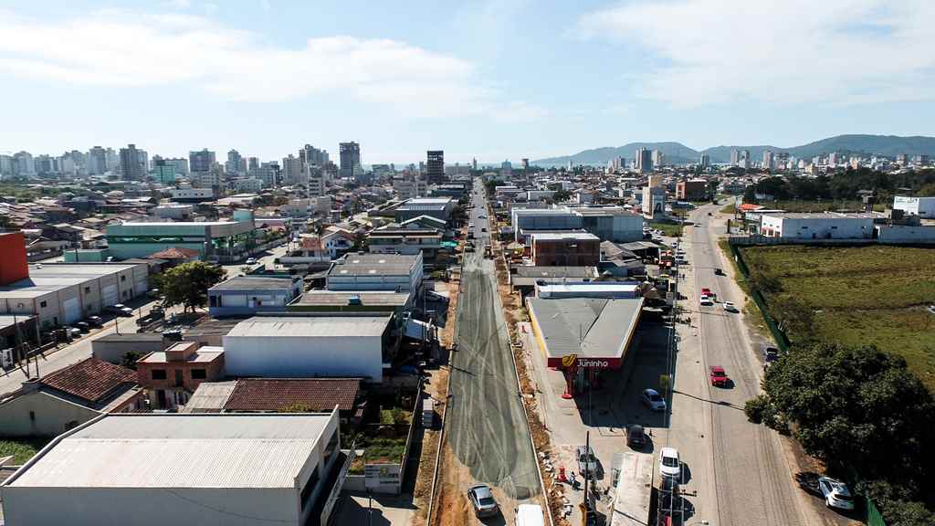 PORTO BELO - Obras públicas seguem em andamento em Porto Belo