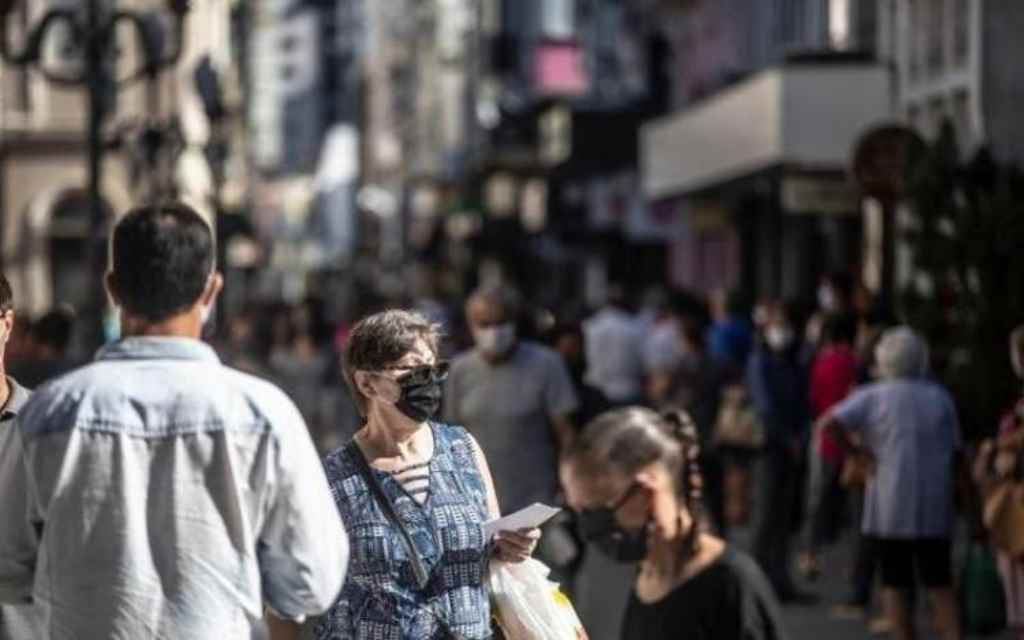 Movimento nas ruas aquece o comércio (Foto: Diorgenes Pandini)