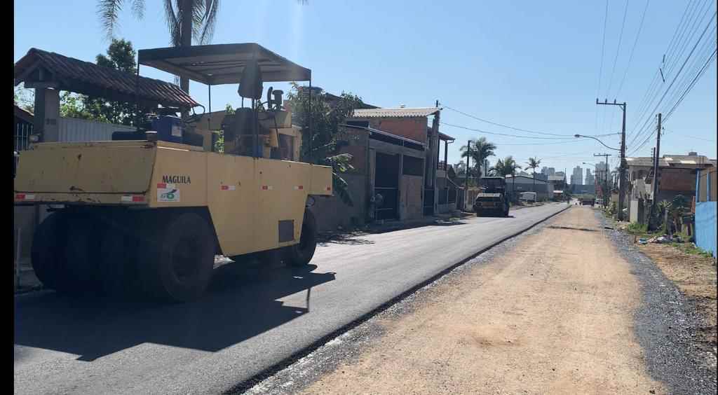 Seguem as obras de pavimentação asfáltica no Bairro Morretes