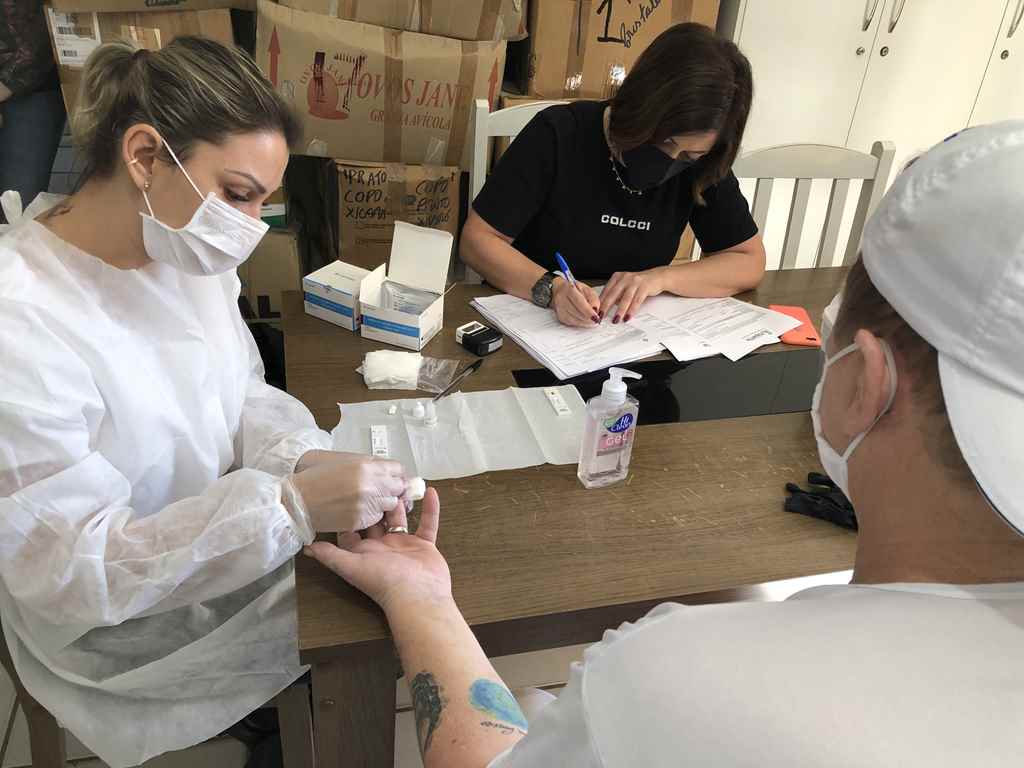 Saúde inicia testagem nos comércios em Itapema