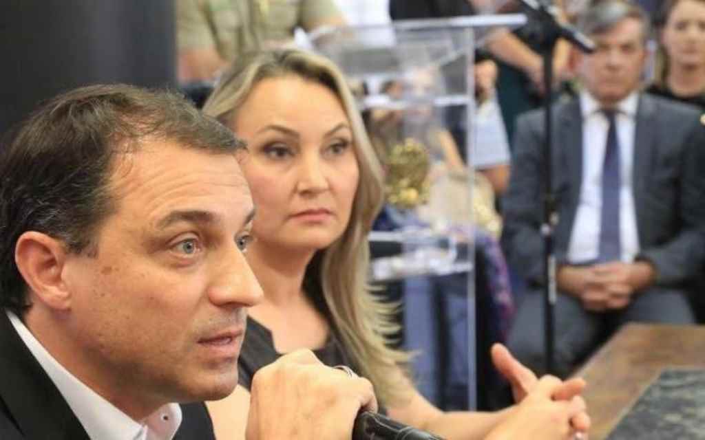 Carlos Moisés e Daniela Reinerh(Foto: Julio Cavalheiro/ Secom)