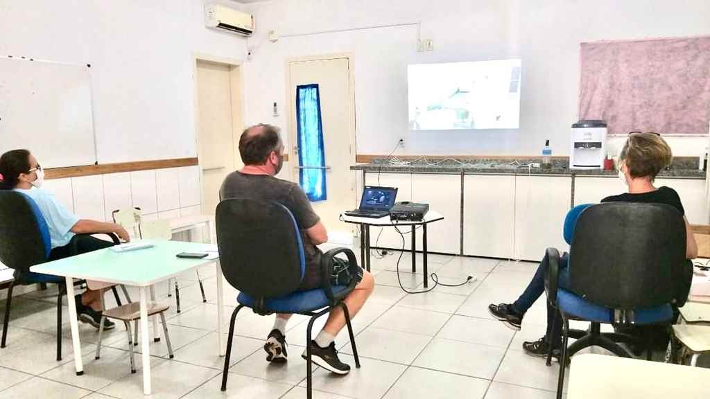 PORTO BELO - Servidores de Porto Belo participam de curso sobre a merendas no retorno às aulas