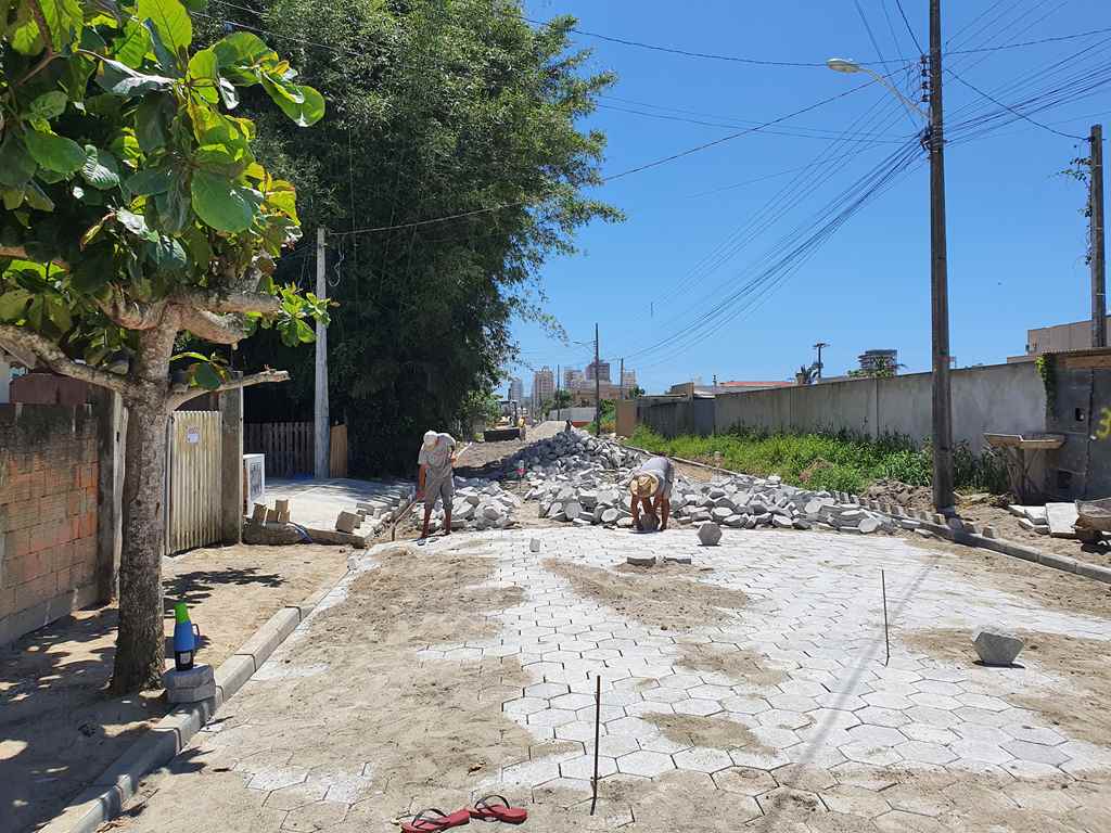 PORTO BELO - Ruas são pavimentadas no bairro Jardim Dourado