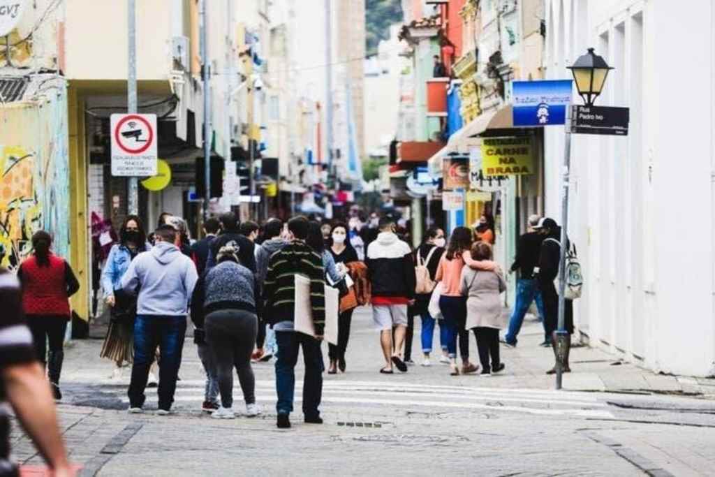 Estado voltou a registrar alta nos casos de coronavírus nas últimas semanas e agora ultrapassou marca de 4 mil óbitos(Foto: Diorgenes Pandini, Diário Catarinense, arquivo)