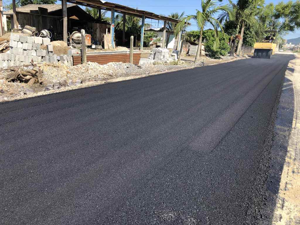 Novas ruas são contempladas com pavimentação asfáltica no Bairro Morretes