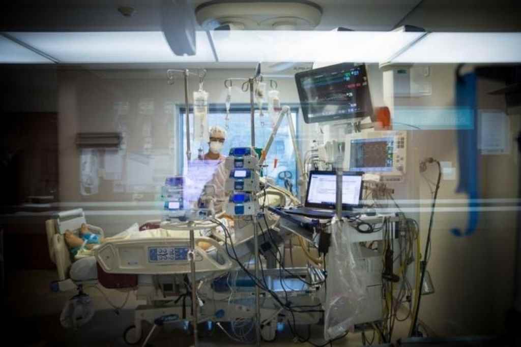 Dado leva em conta as taxas de ocupação de leitos públicos, do Sistema Único de Saúde (SUS), incluindo leitos exclusivos para Covid-19 e leitos para tratamentos em geral(Foto: Zanone Fraissat/Folhapress)