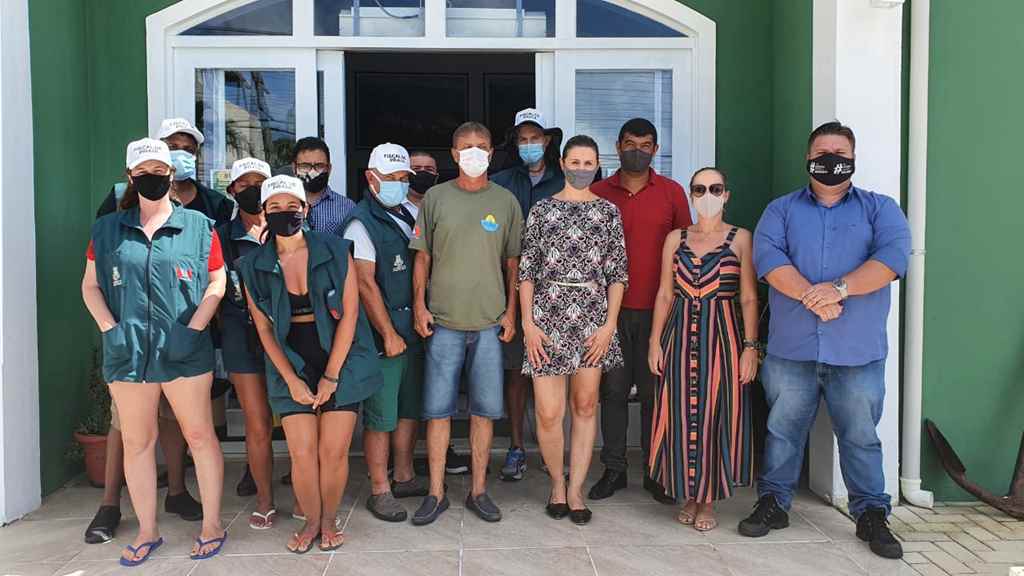 PORTO BELO - Fiscais atuam nas praias de Porto Belo