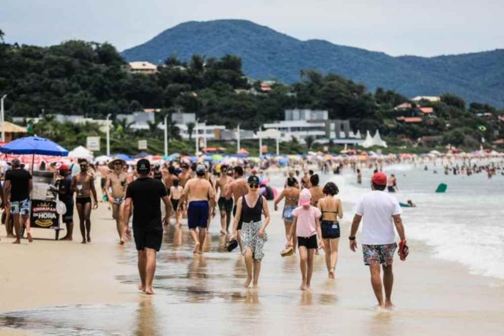 Casos ativos cresceram nas cidades litorâneas na última semana(Foto: Diorgenes Pandiin / Diário Catarinense)
