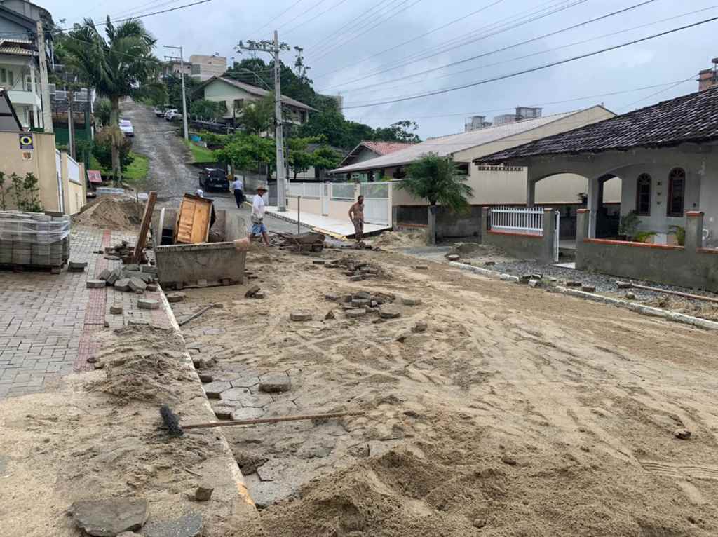 Manutenção em lajotas são retomadas em Itapema